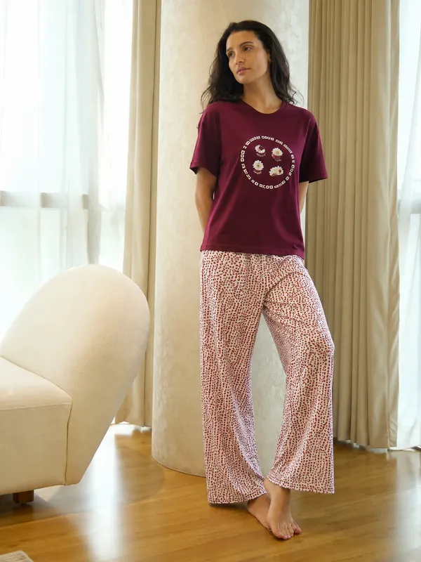 Women’s_Maroon_Printed_T-Shirt_&_Printed_Pajama_Night_Suit_Set