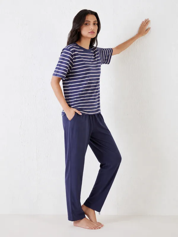 Women’s_Navy_Blue_Striped_T-Shirt_&_Pajama_Night_Suit_Set