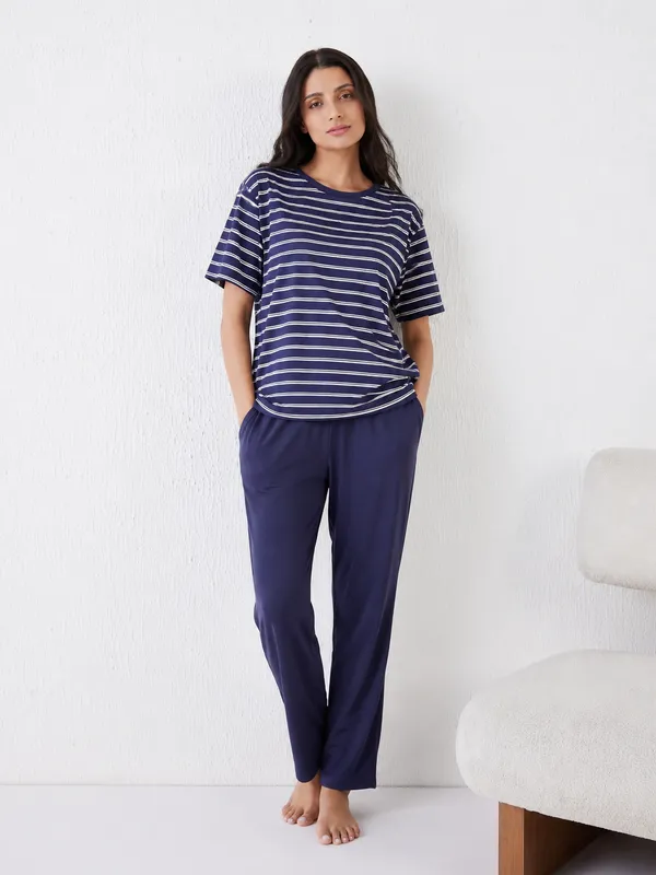 Women’s_Navy_Blue_Striped_T-Shirt_&_Pajama_Night_Suit_Set