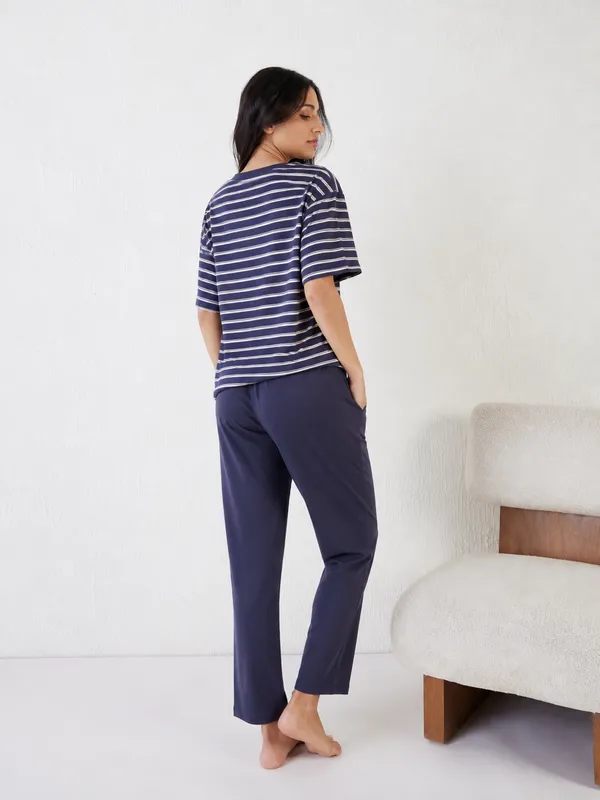 Women’s_Navy_Blue_Striped_T-Shirt_&_Pajama_Night_Suit_Set