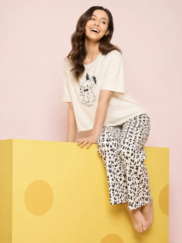 Women’s_Printed_T-Shirt_&_Animal_Print_Pajama_Night_Suit_Set