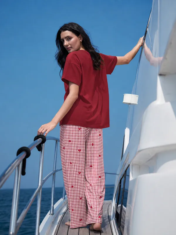 Women’s_Red_Printed_T-Shirt_&_Checkered_Pajama_Night_Suit_Set