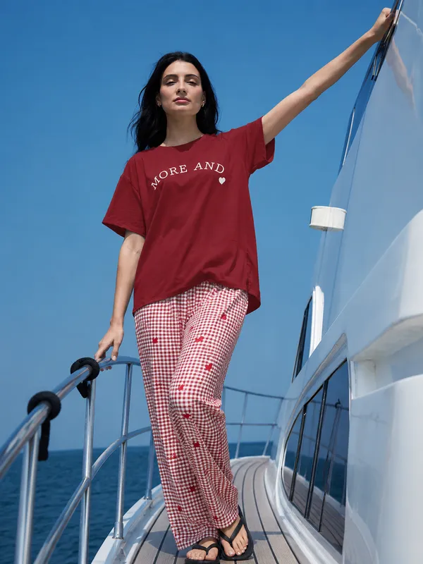 Women’s_Red_Printed_T-Shirt_&_Checkered_Pajama_Night_Suit_Set