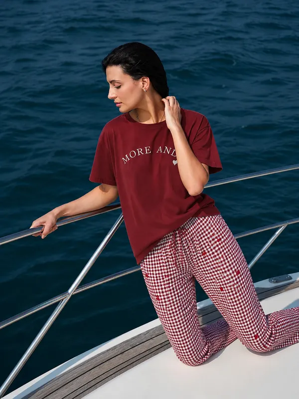 Women’s_Red_Printed_T-Shirt_&_Checkered_Pajama_Night_Suit_Set