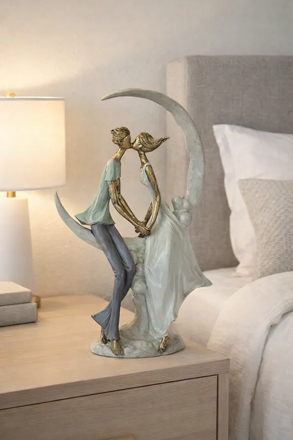 Multicolor_Polyresin_Romantic_Couple_Kiss_Figurine
