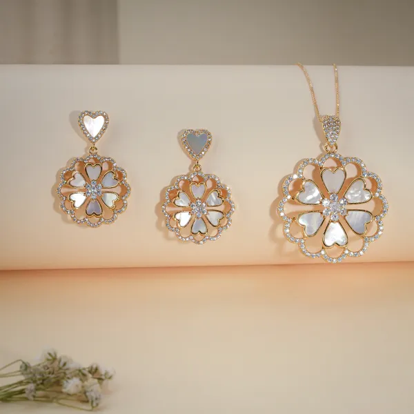 Gold_Plated_Crystal_Heart_Pendant_Necklace_And_Earring_Set_For_Women