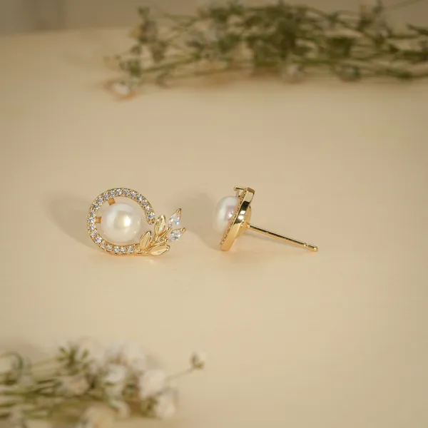 Gold_Plated_Pearl_Crystal_Snail_Stud_Earrings_For_Women