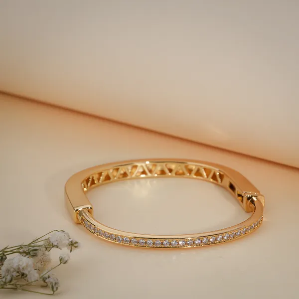 Gold_Plated_Crystal_Studded_Bangle_Bracelet_For_Women