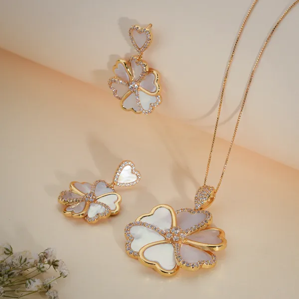 Gold_Plated_And_White_Mother_Of_Pearl_Clover_Pendant_Earring_Set_For_Women