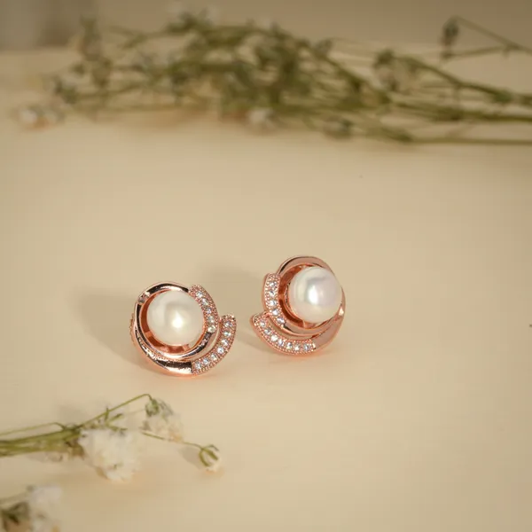 Rose_Gold_Pearl_Crescent_Stud_Earrings_For_Women