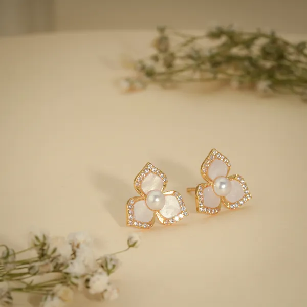 Gold_Plated_Mother_Of_Pearl_Crystal_Clover_Stud_Earrings_For_Women