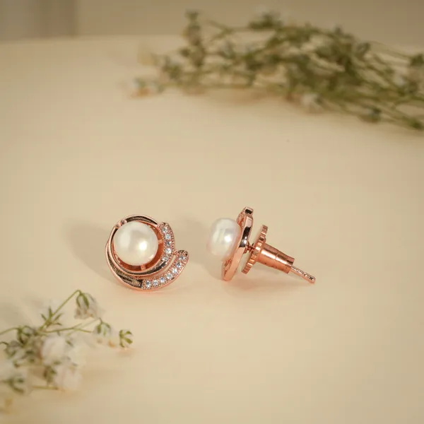 Rose_Gold_Pearl_Crescent_Stud_Earrings_For_Women