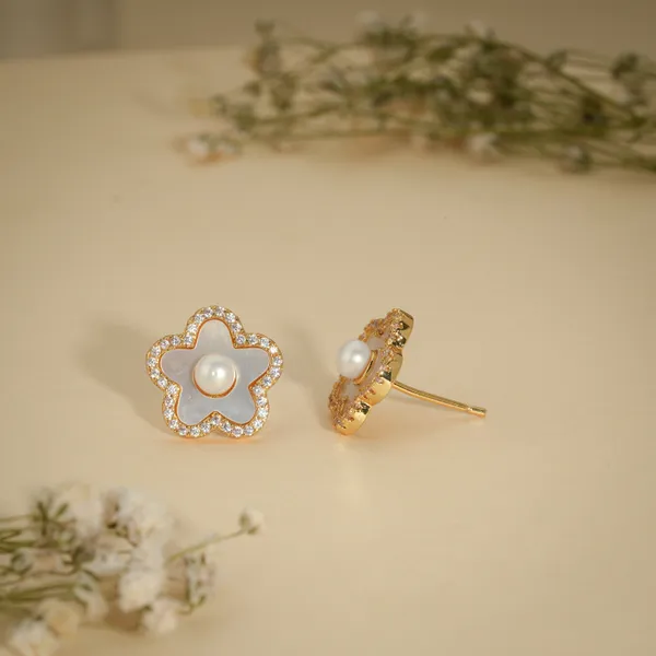 Gold_&_White_Pearl_Crystal_Flower_Stud_Earrings_For_Women