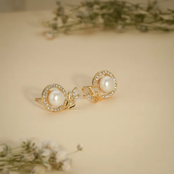 Gold_Plated_Pearl_Crystal_Snail_Stud_Earrings_For_Women