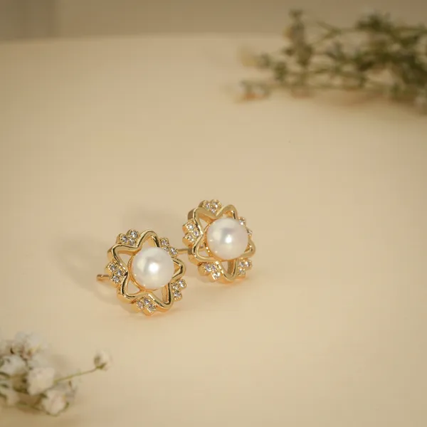 Gold_Plated_Pearl_Crystal_Floral_Stud_Earrings_For_Women