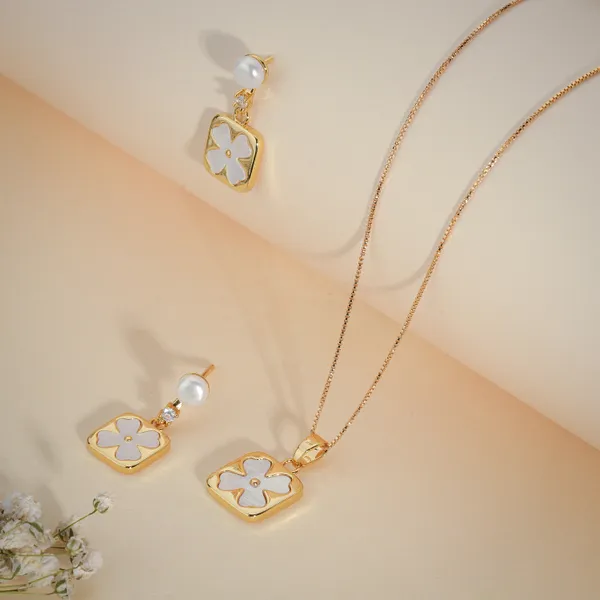 Gold_Plated_White_Floral_Pendant_Necklace_And_Earrings_Set_For_Women