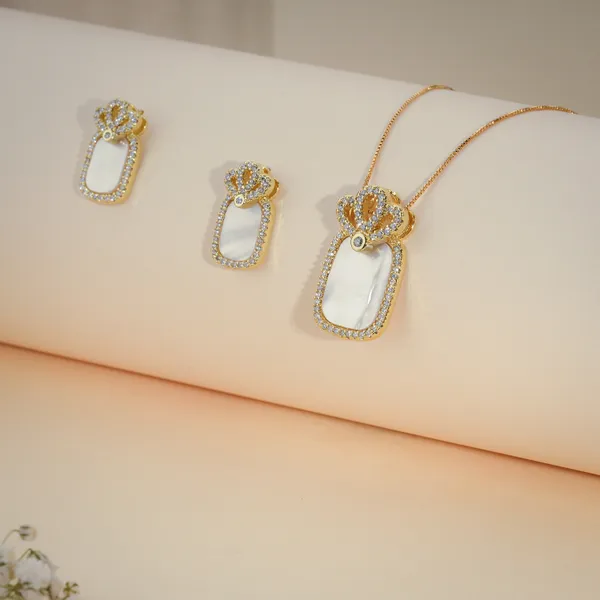Gold_And_White_Mother_Of_Pearl_Floral_Drop_Pendant_Necklace_Earrings_Set_For_Women