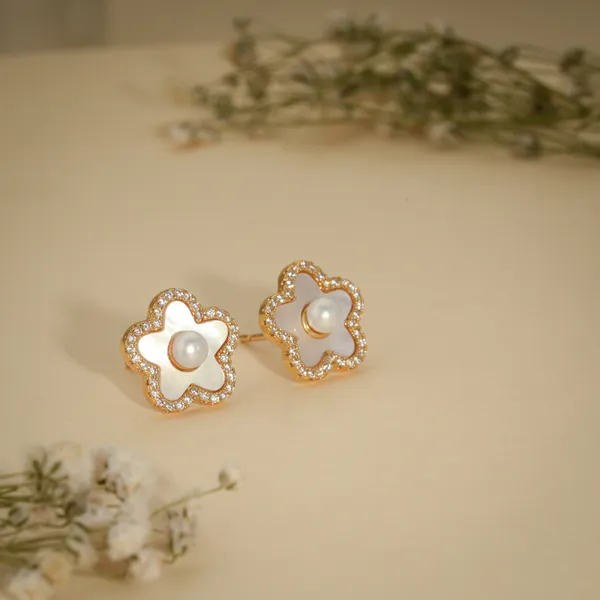 Gold_&_White_Pearl_Crystal_Flower_Stud_Earrings_For_Women