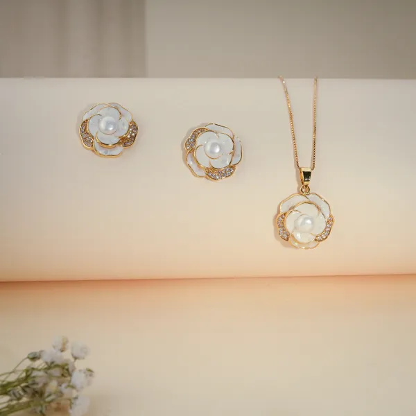 Gold_Plated_Pearl_Flower_Pendant_Necklace_And_Earrings_Set_For_Women