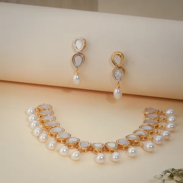 Gold_Plated_White_Pearl_Kundan_Choker_Necklace_Set_With_Earrings_For_Women