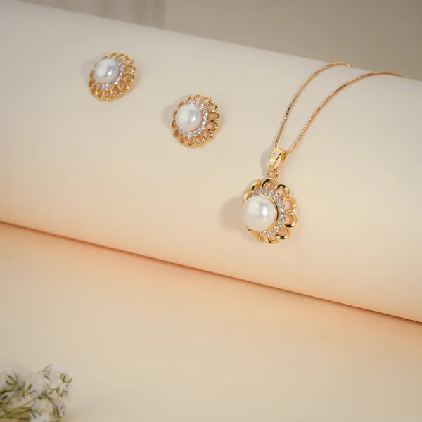 Gold_Plated_Pearl_Crystal_Floral_Pendant_Set_For_Women