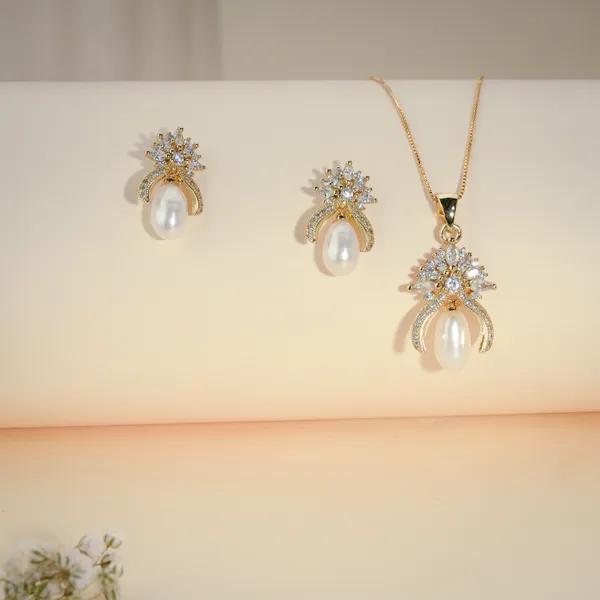 Gold_Plated_Pearl_Crystal_Floral_Pendant_Necklace_And_Earring_Set_For_Women