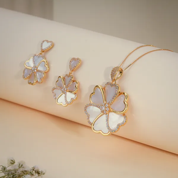 Gold_Plated_And_White_Mother_Of_Pearl_Clover_Pendant_Earring_Set_For_Women