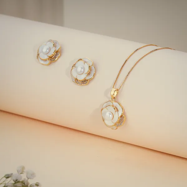 Gold_Plated_Pearl_Flower_Pendant_Necklace_And_Earrings_Set_For_Women