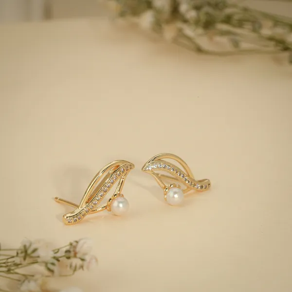 Gold_And_White_Pearl_Zirconia_Curved_Stud_Earrings_For_Women