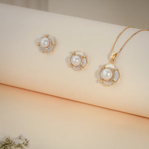 Gold_&_White_Pearl_Floral_Pendant_Necklace_And_Earring_Set_For_Women