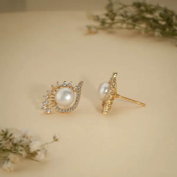 Gold_Plated_Pearl_Crystal_Halo_Stud_Earrings_For_Women