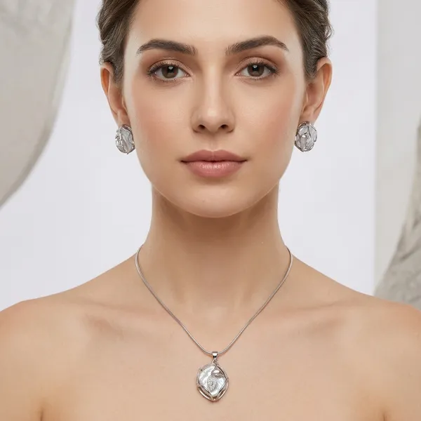 Silver_Tone_Leaf_Motif_Pendant_Necklace_And_Earrings_Set_For_Women