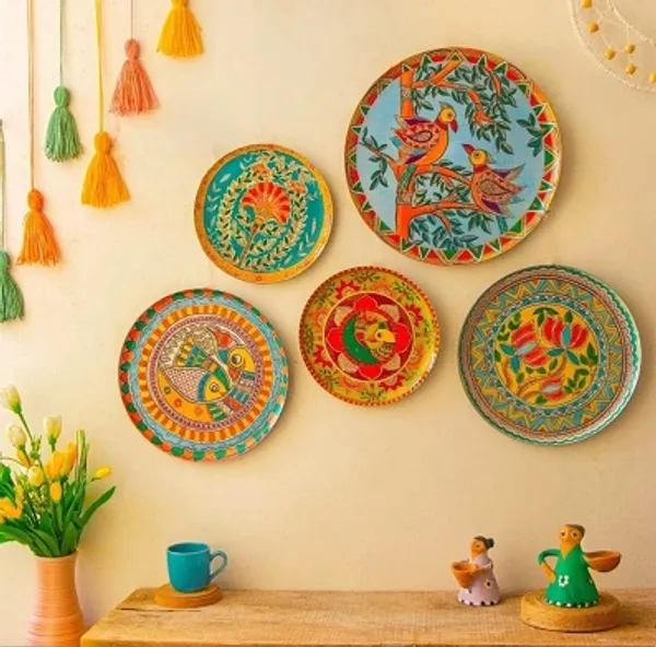 Set_of_5_Floral_Printed_Decorative_Wall_Plates_Set_With_Traditional_Motifs