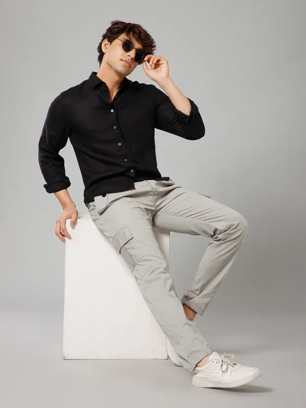 Grey_Cotton_Cargo_Pants_For_Men