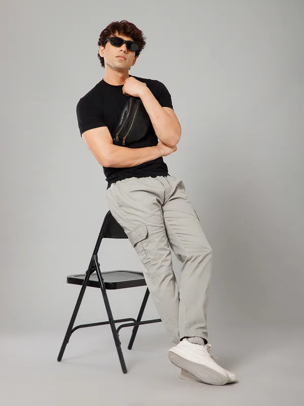 Grey_Cotton_Cargo_Pants_For_Men