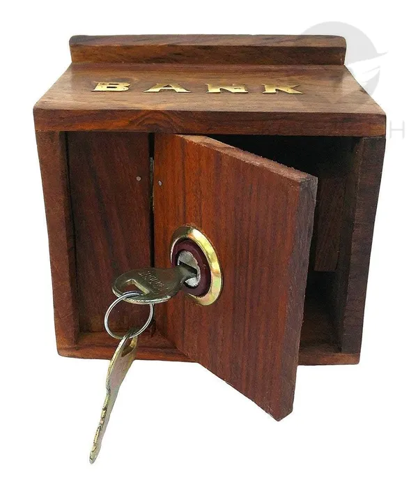 Wood_Hut_Shape_Piggy_Bank_With_Lock_And_Key_For_Kids