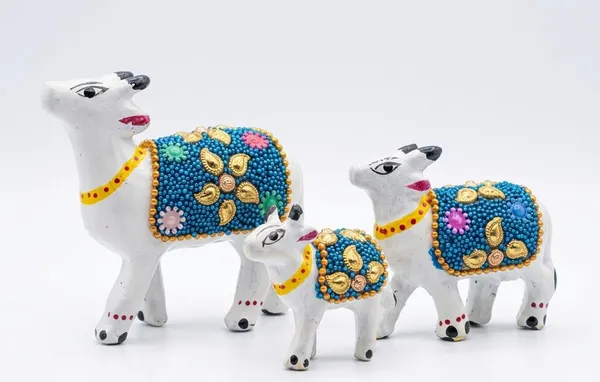 Polyresin_Antique_Finish_Lucky_Cow_Figurine_Set_Of_3