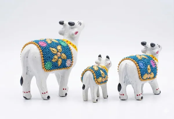 Polyresin_Antique_Finish_Lucky_Cow_Figurine_Set_Of_3