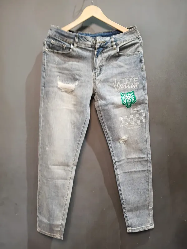 Light_Blue_Denim_Slim_Fit_Distressed_Embroidered_Patch_Jeans_For_Men