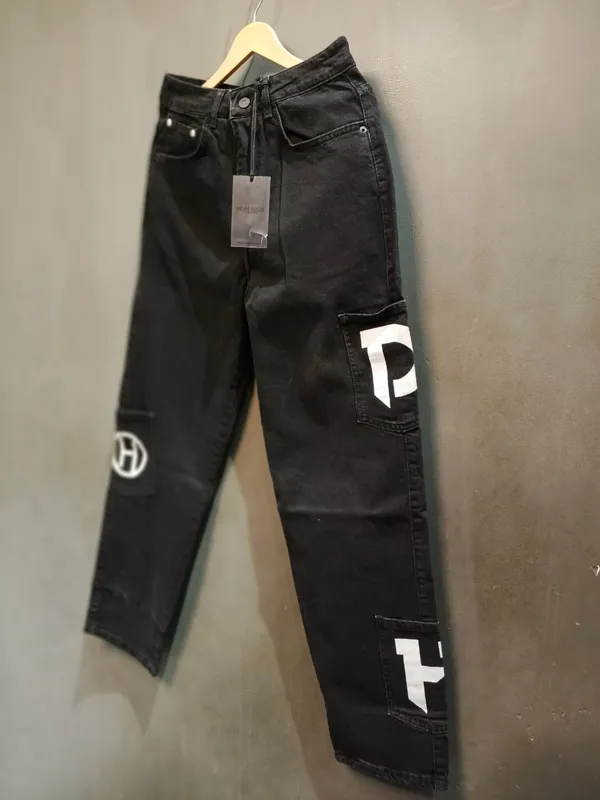 Black_Denim_Graphic_Print_Cargo_Relaxed_Fit_Jeans_For_Women