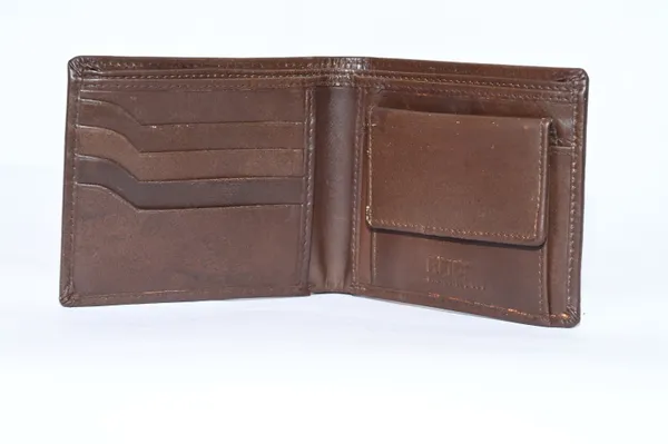 Premium_Leather_Wallet