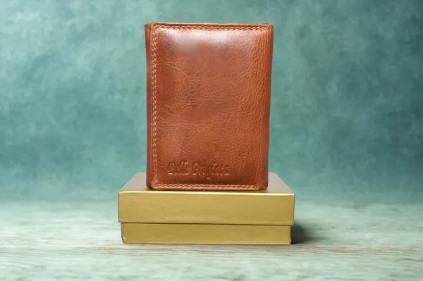 Trifold_Mens_Wallet_Tan