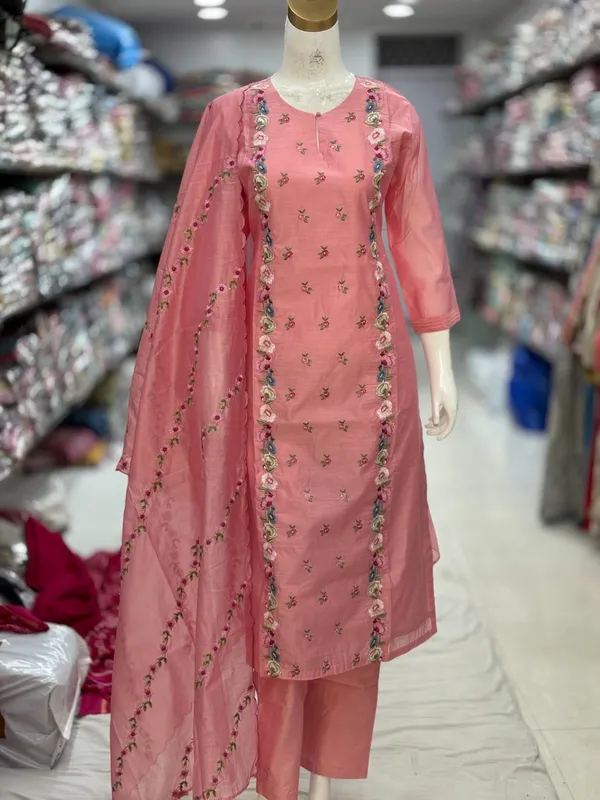 Pink_Chanderi_Silk_Floral_Embroidered_Kurta_Set_For_Women