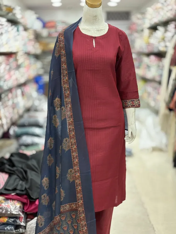 Maroon_Cotton_Silk_Pintuck_Embroidered_Kurta_Set_For_Women