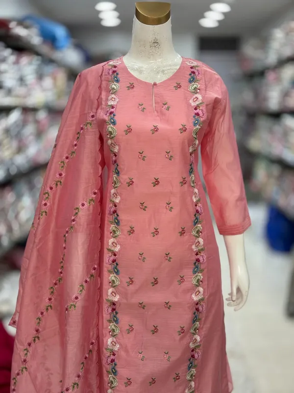 Pink_Chanderi_Silk_Floral_Embroidered_Kurta_Set_For_Women