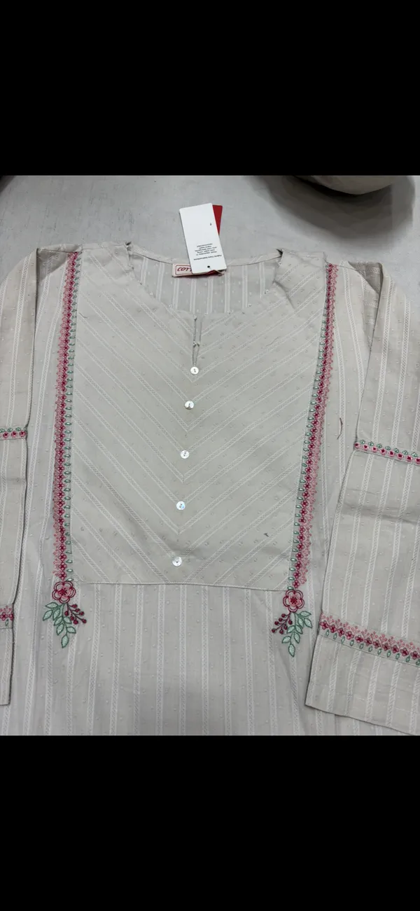 Off_White_Cotton_Embroidered_Kurta_For_Women_(Kurta_Only)