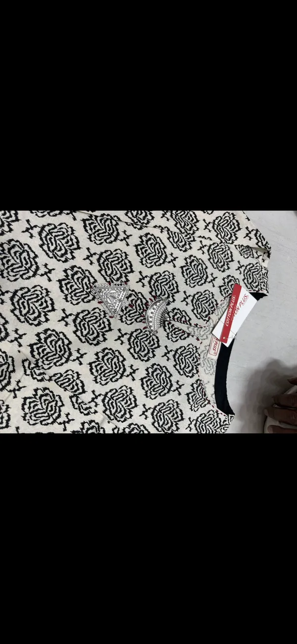 White_And_Black_Geometric_Print_Sleeveless_Dress_For_Women_(Kurta_Only)