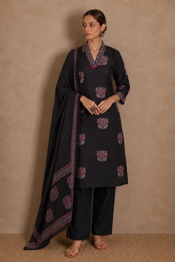 Noir_Black_Floral_Print