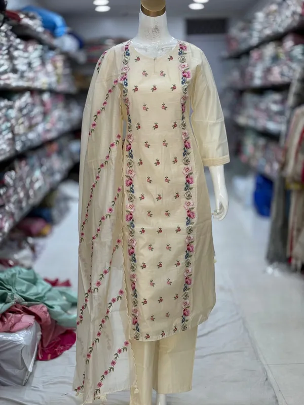 Cream_Chanderi_Silk_Floral_Embroidered_Kurta_Set_For_Women