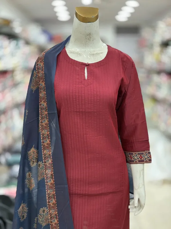 Maroon_Cotton_Silk_Pintuck_Embroidered_Kurta_Set_For_Women
